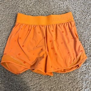 RARE DESIGN LULULEMON SHORTS SIZE 6